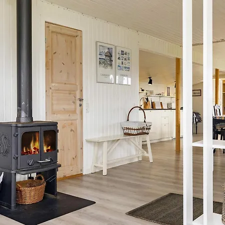 8 Person In Lokken-by Traum