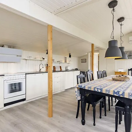 8 Person In Lokken-by Traum