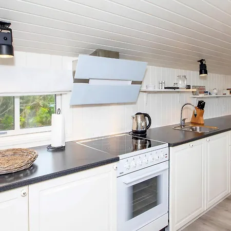 8 Person In Lokken-by Traum *