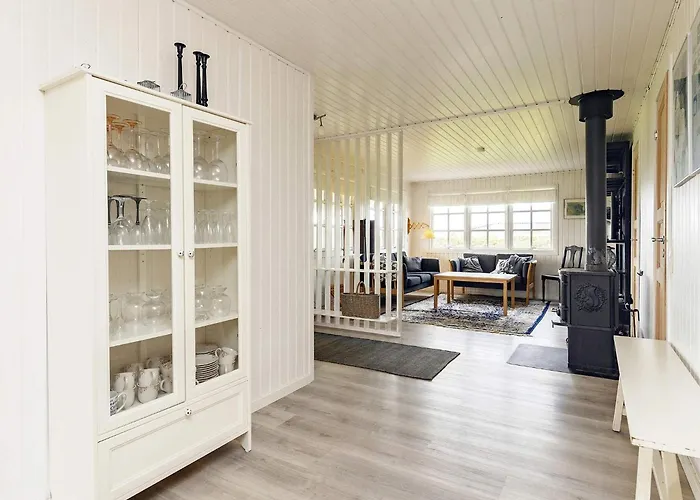 8 Person In Lokken-by Traum *