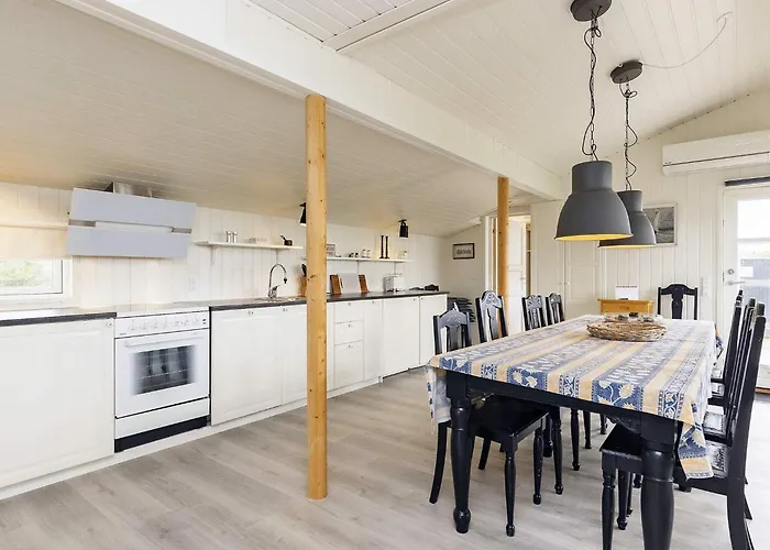 8 Person In Lokken-by Traum Løkken